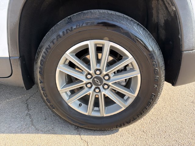 Used 2022 Chevrolet Traverse LT FWD image 31