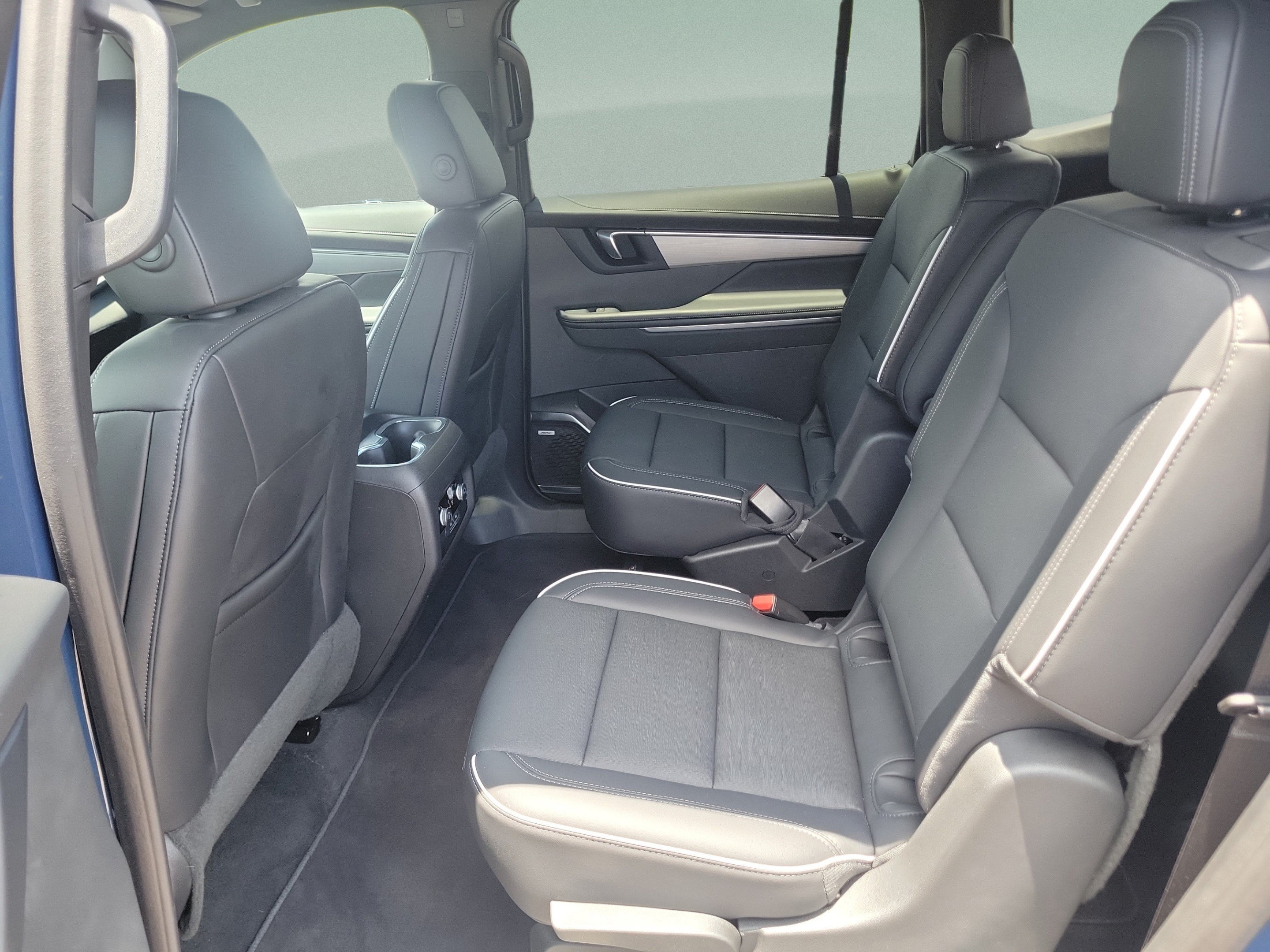 Used 2025 Buick Enclave Preferred AWD/4WD image 9