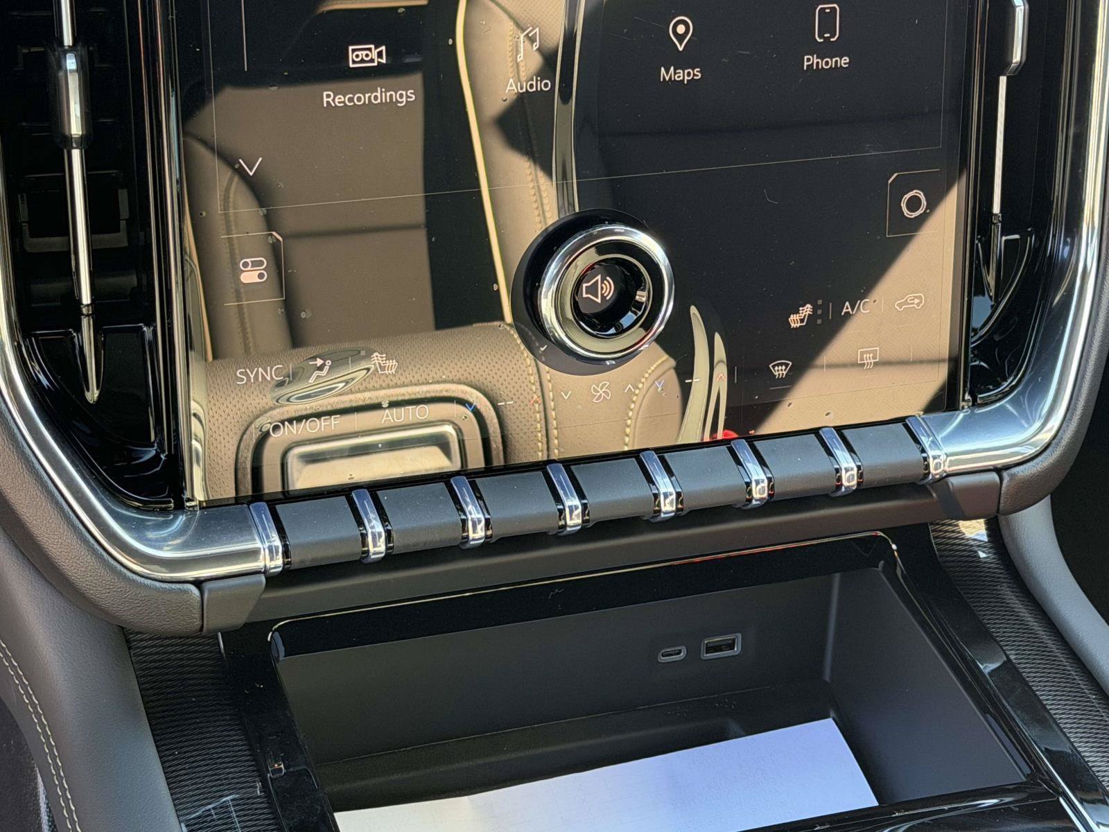 New 2026 GMC Yukon XL Elevation AWD/4WD image 12