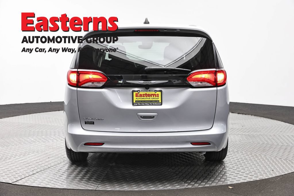 Used 2023 Chrysler Voyager LX FWD image 6