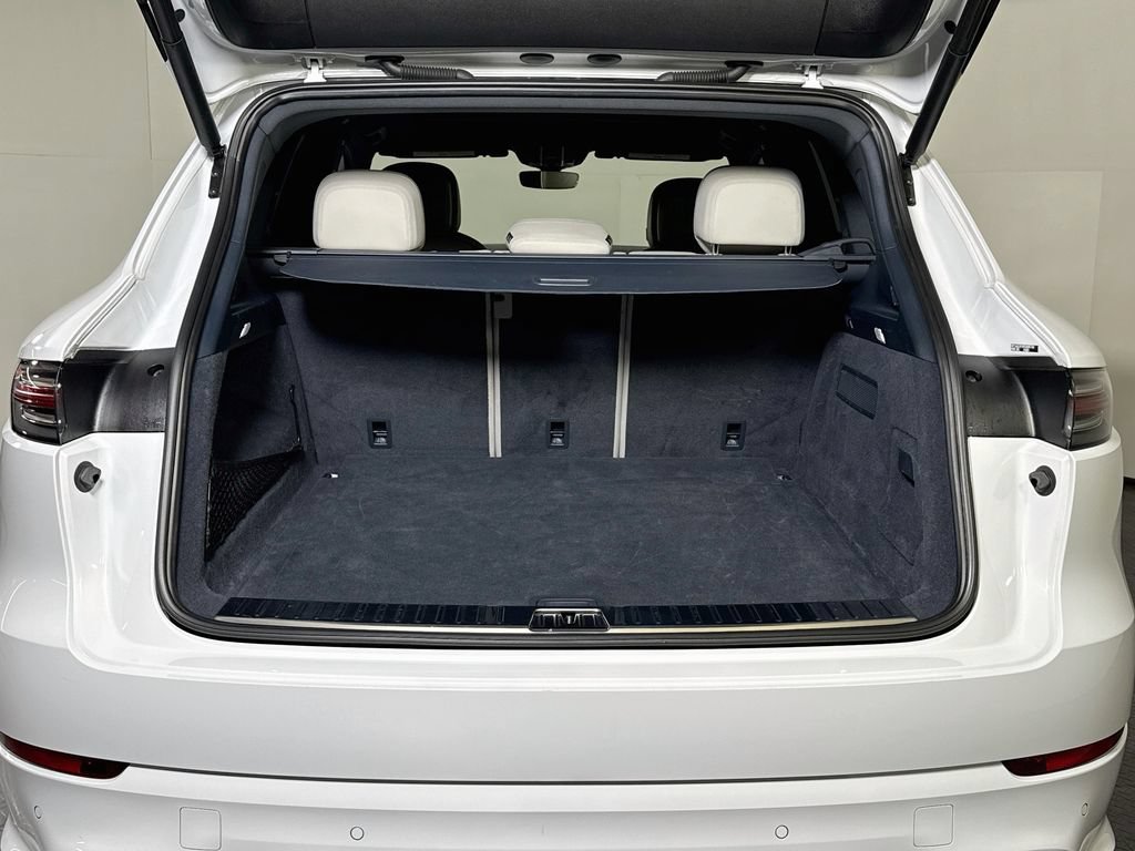 Certified 2023 Porsche Cayenne Platinum Edition AWD/4WD image 29
