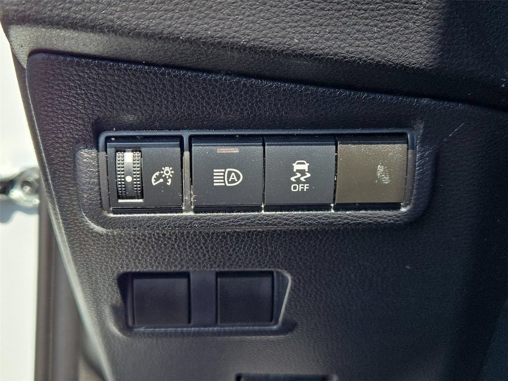 Used 2026 Toyota Corolla Cross LE FWD image 10