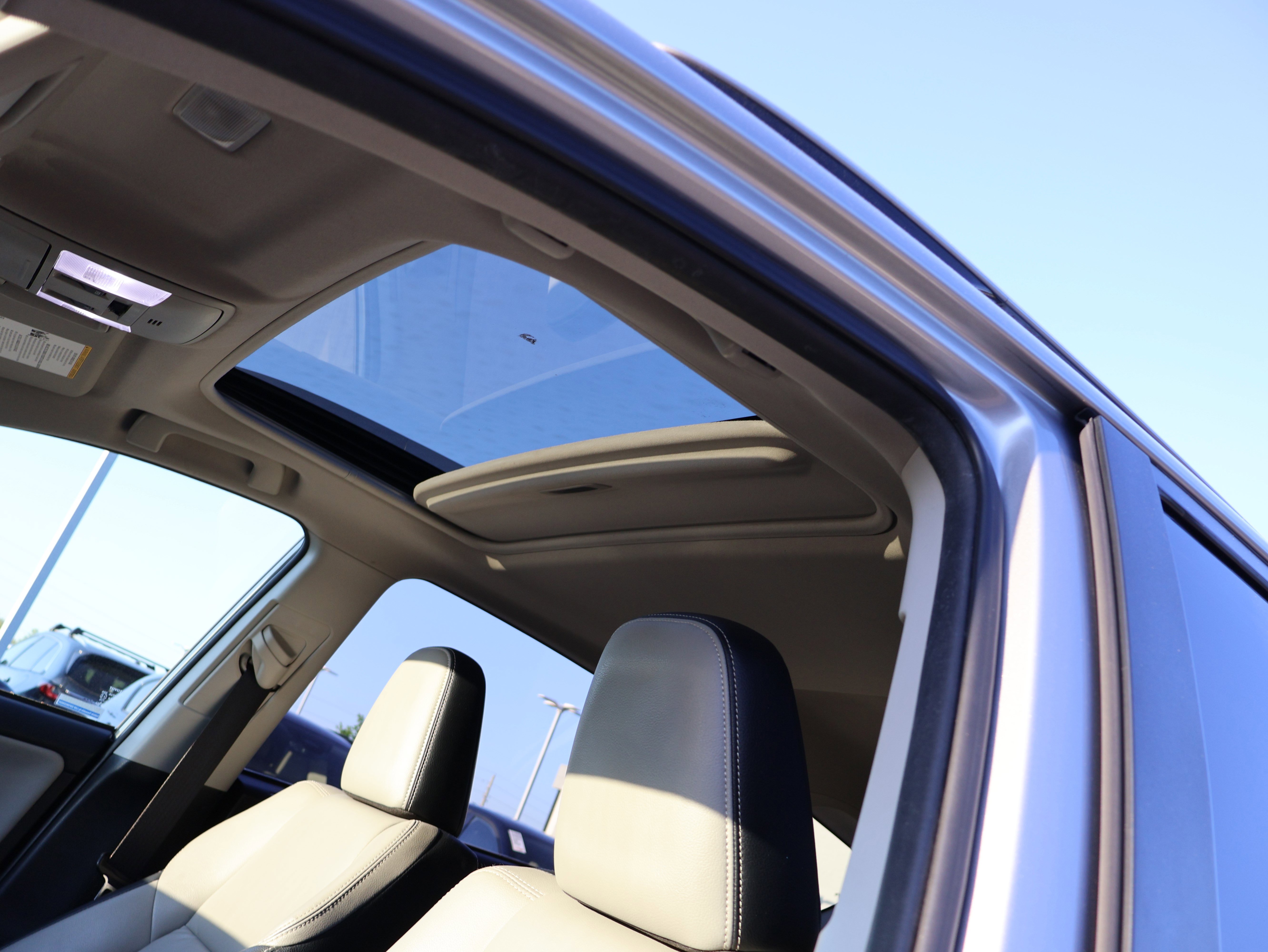 Used 2018 Toyota RAV4 Limited image 41