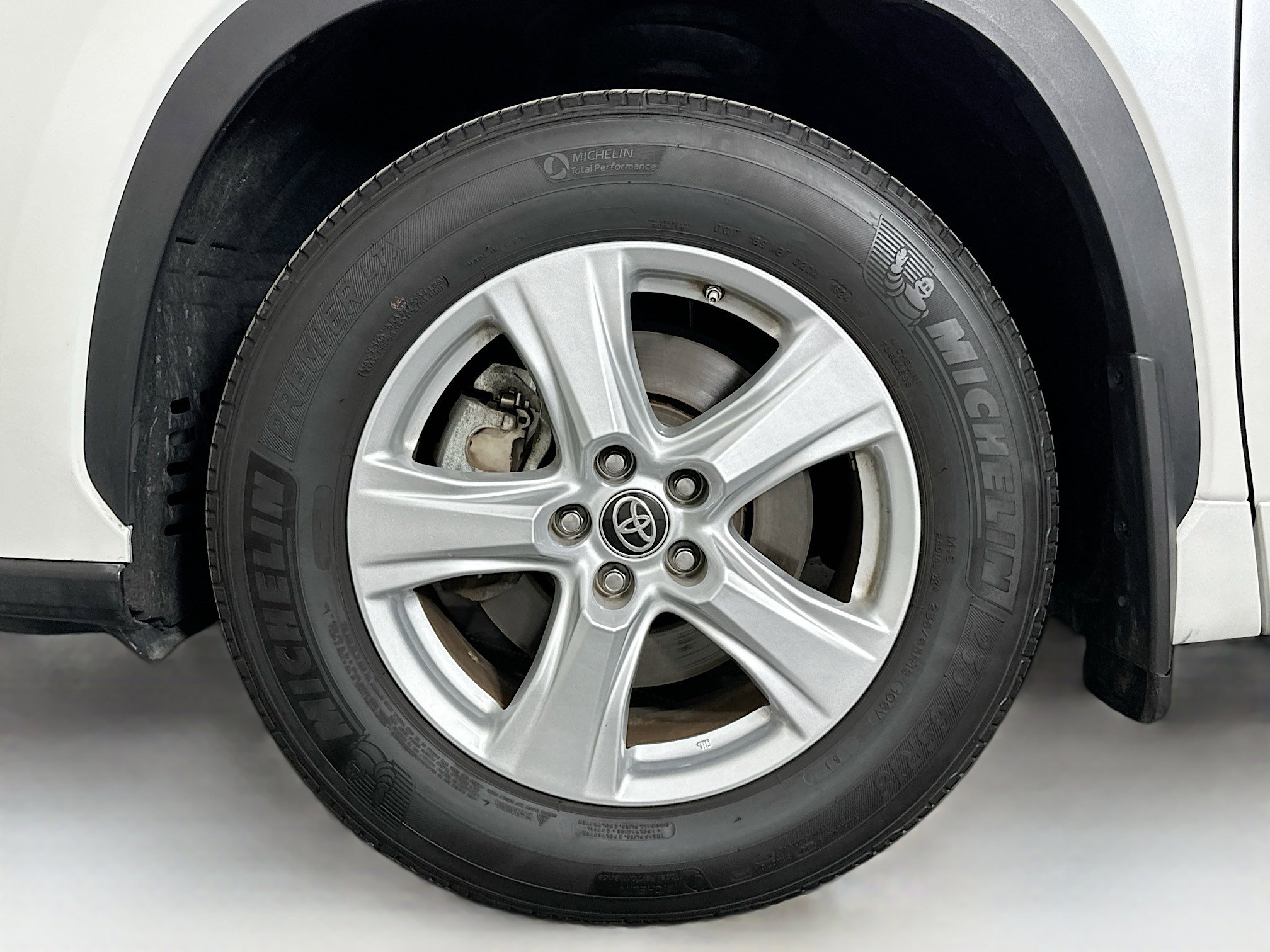 Used 2024 Toyota Highlander LE image 11