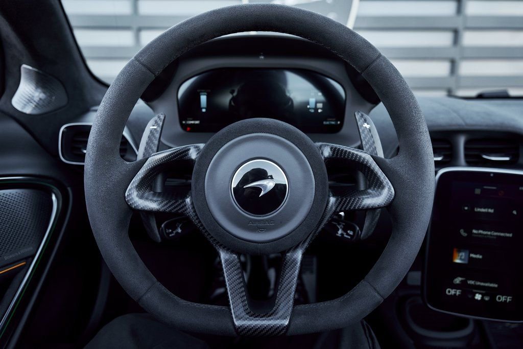 Used 2025 McLaren Artura Spider RWD image 55