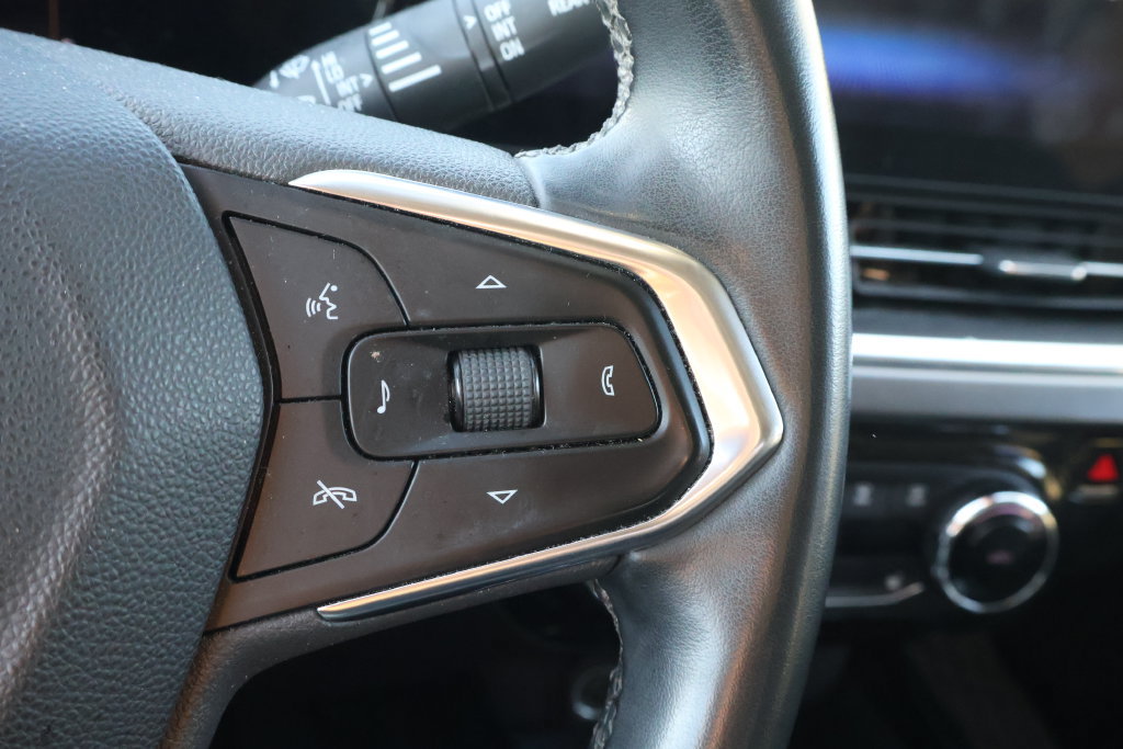 Used 2024 Chevrolet Trax ACTIV w/ Sunroof Package FWD image 19