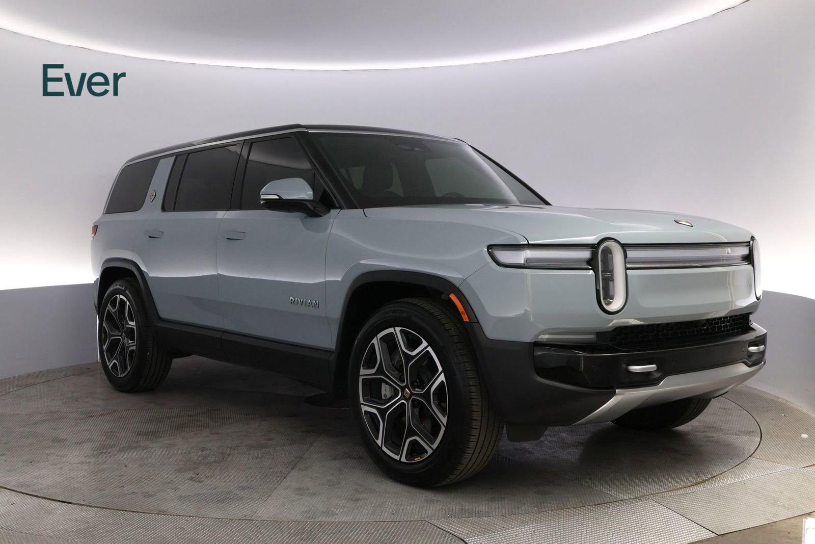 Used 2025 Rivian R1S Adventure image 13