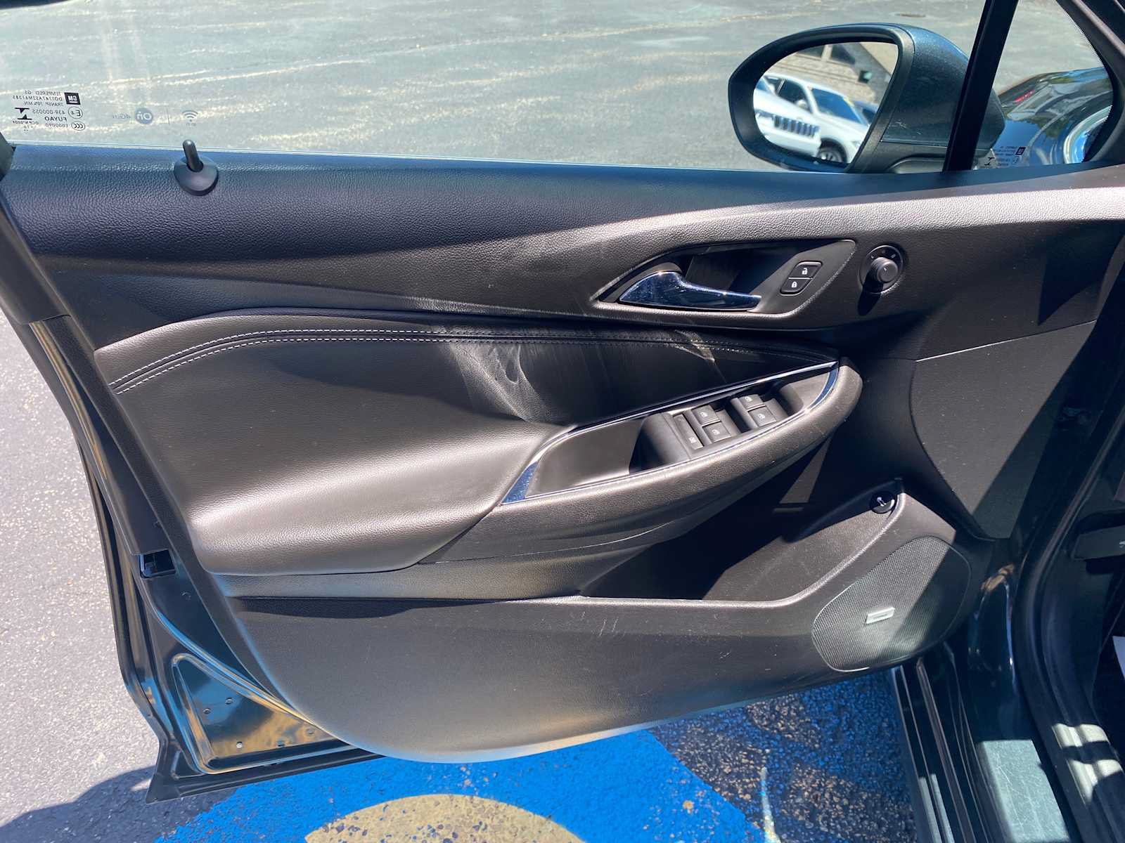 Used 2017 Chevrolet Cruze Premier FWD image 35