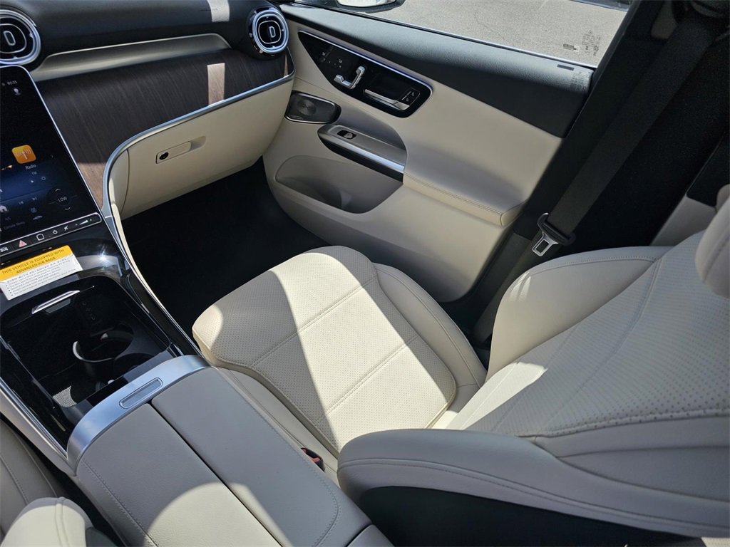 Used 2025 Mercedes-Benz GLC 300 image 28