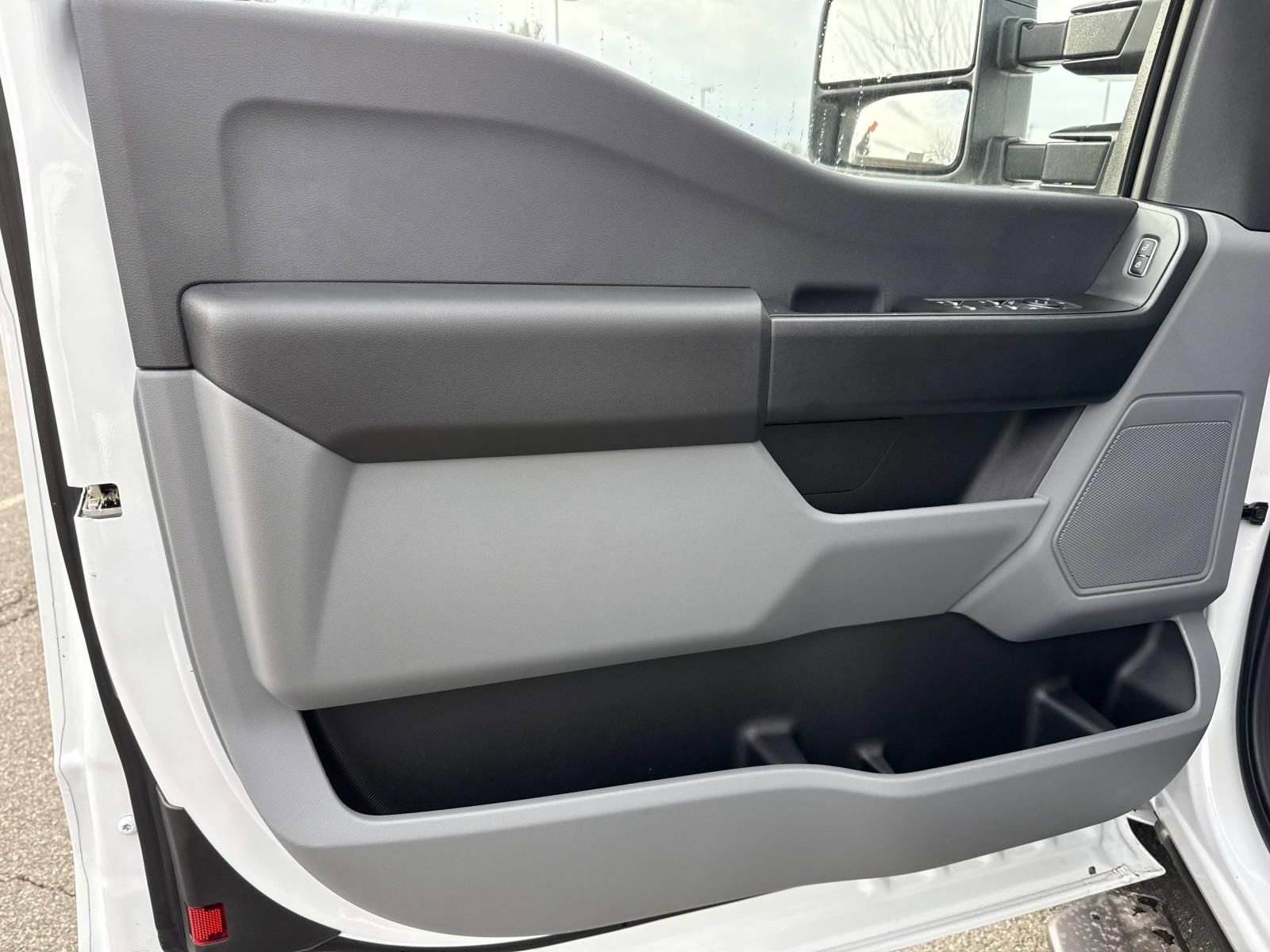 New 2026 Ford F250 XL w/ XL Chrome Package image 10