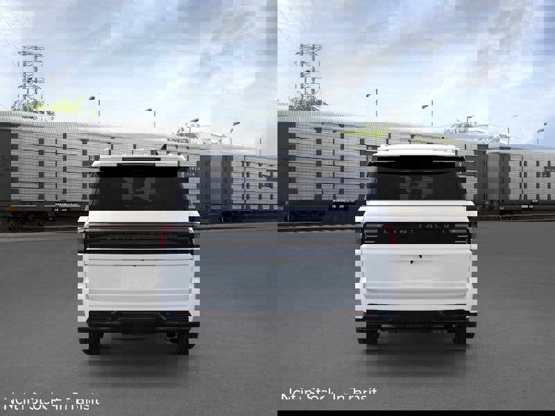 New 2026 Lincoln Navigator Reserve image 18