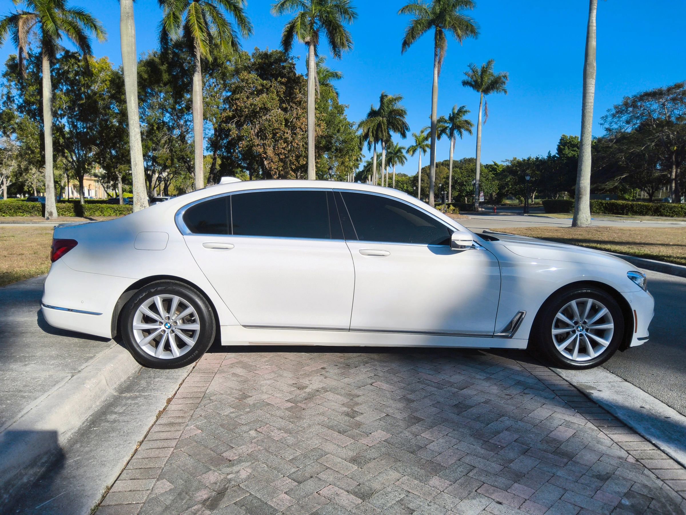 Used 2018 BMW 750i xDrive image 12