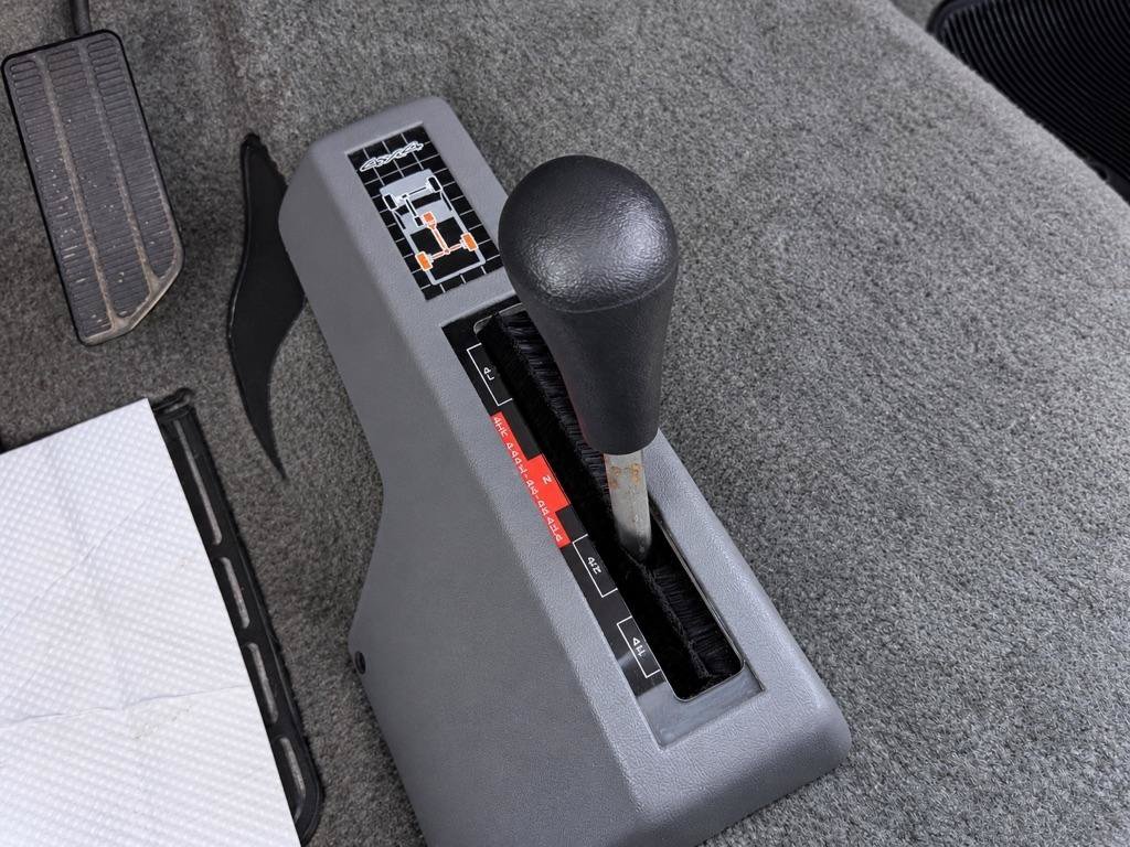 Used 1995 Chevrolet Silverado 1500 4x4 Regular Cab image 21