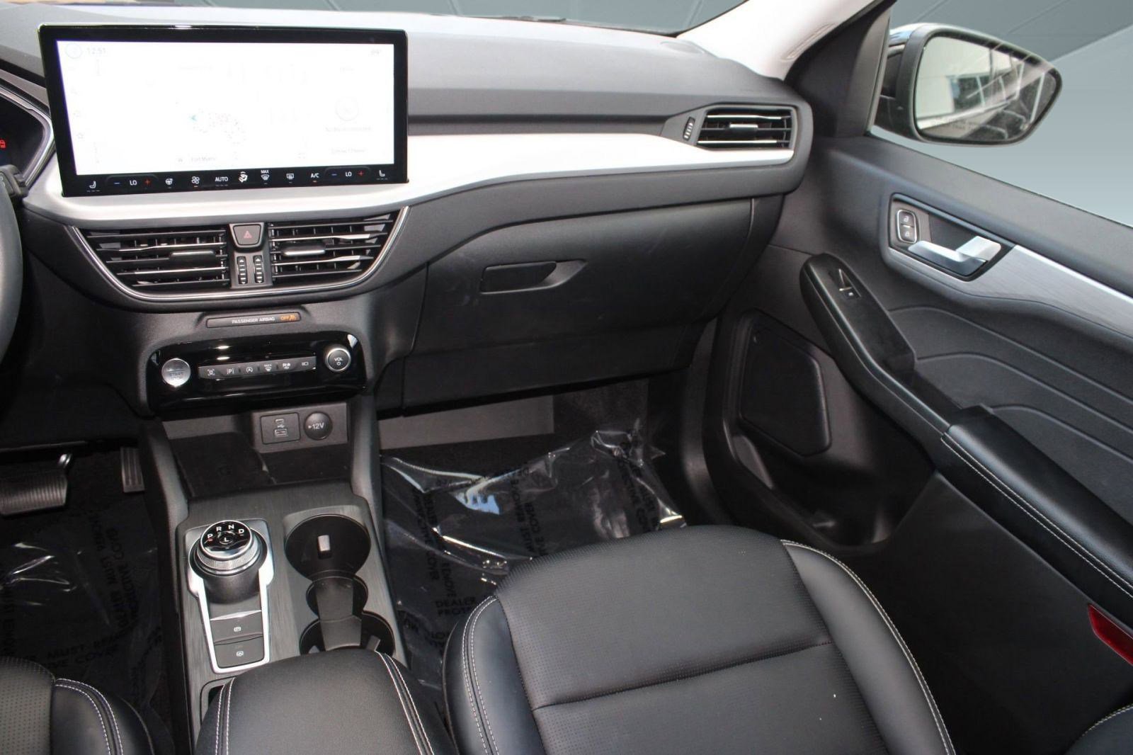 Used 2023 Ford Escape Platinum image 29