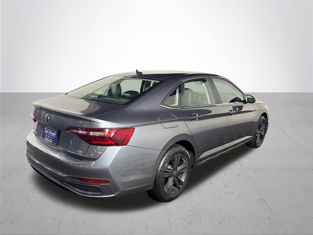 Certified 2022 Volkswagen Jetta SE w/ Panoramic Sunroof Package image 6