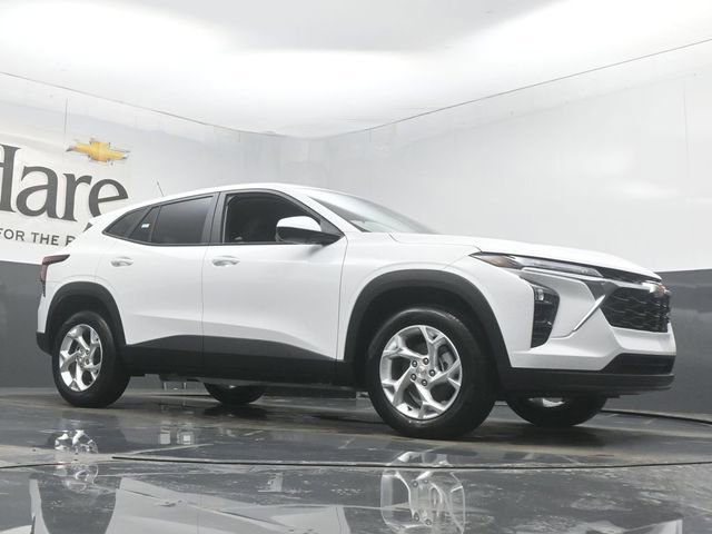 New 2026 Chevrolet Trax LS w/ LS Convenience Package image 2