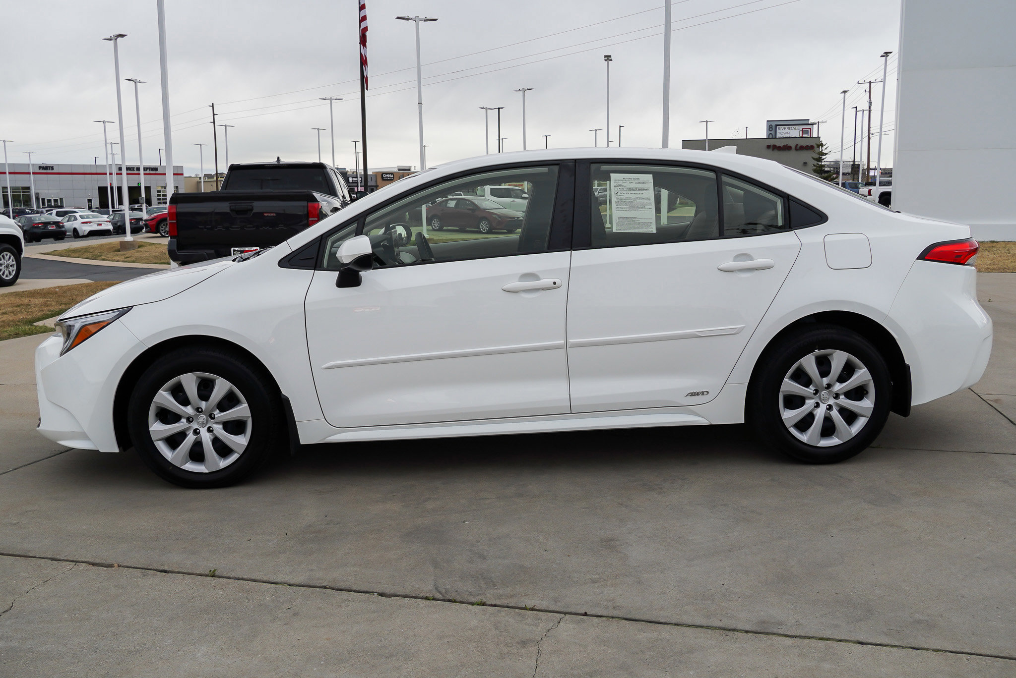 Certified 2025 Toyota Corolla LE w/ Carpet Mat Package (TMS) AWD/4WD image 5