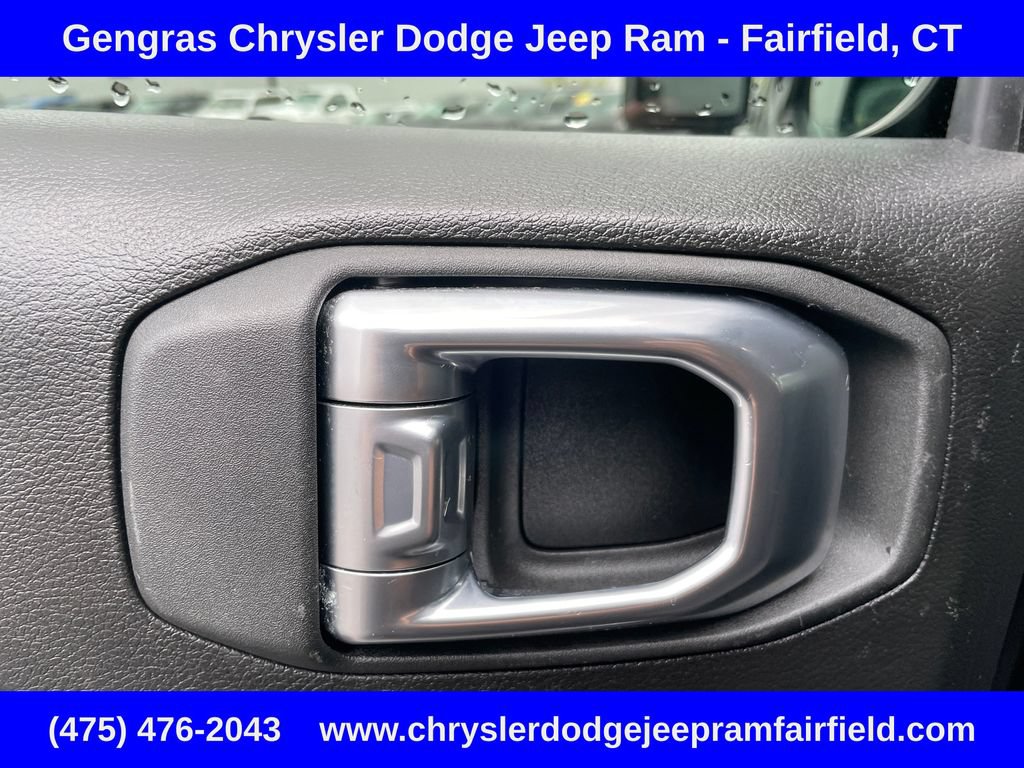 Used 2024 Jeep Wrangler Unlimited AWD/4WD image 39