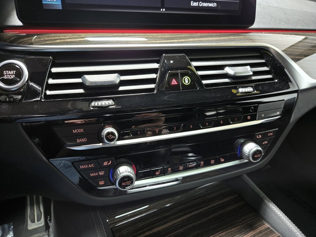 Used 2021 BMW 530e xDrive w/ M Sport Package image 28