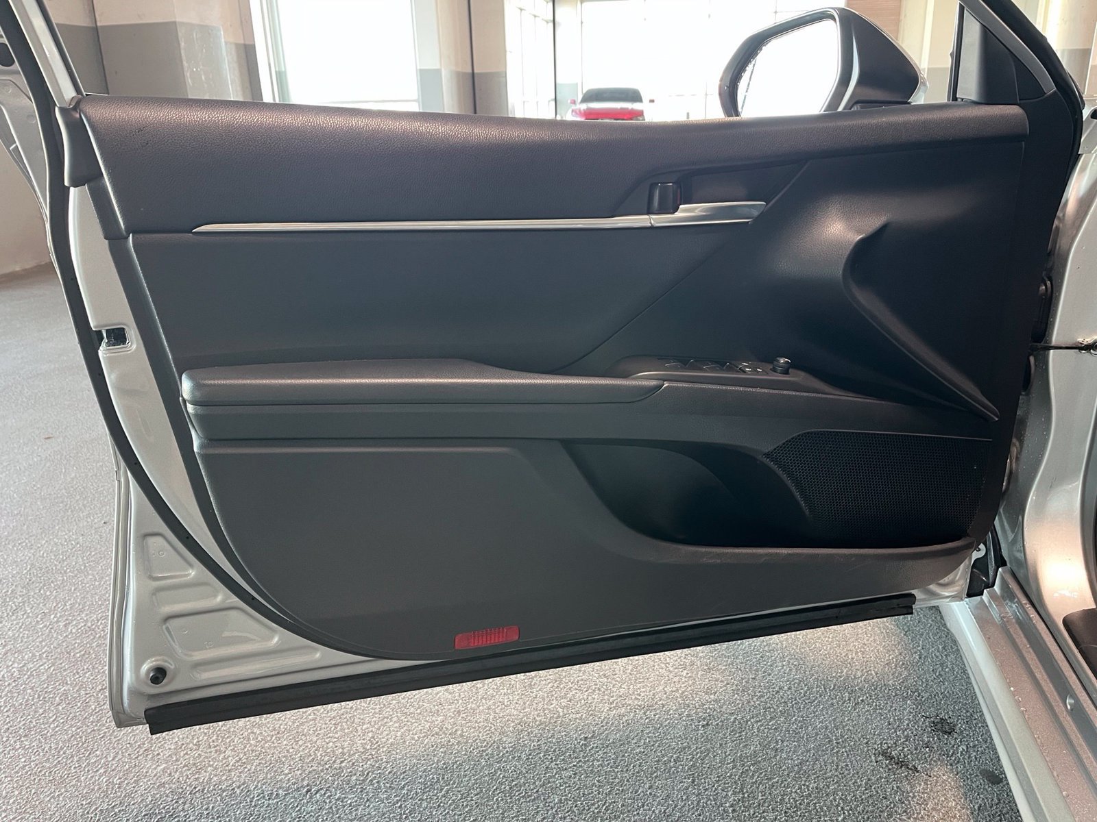 Used 2022 Toyota Camry SE w/ Carpet Mat Package (TMS) FWD image 15