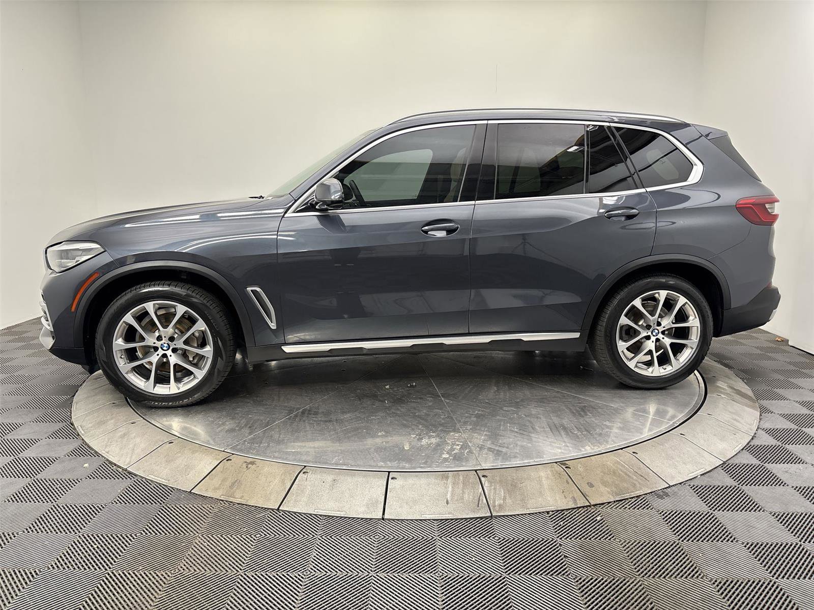 Used 2019 BMW X5 xDrive40i w/ Premium Package 2 AWD/4WD image 16