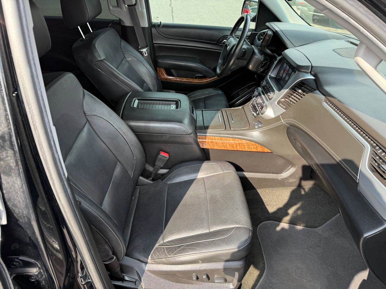 Used 2018 Chevrolet Suburban Premier image 23