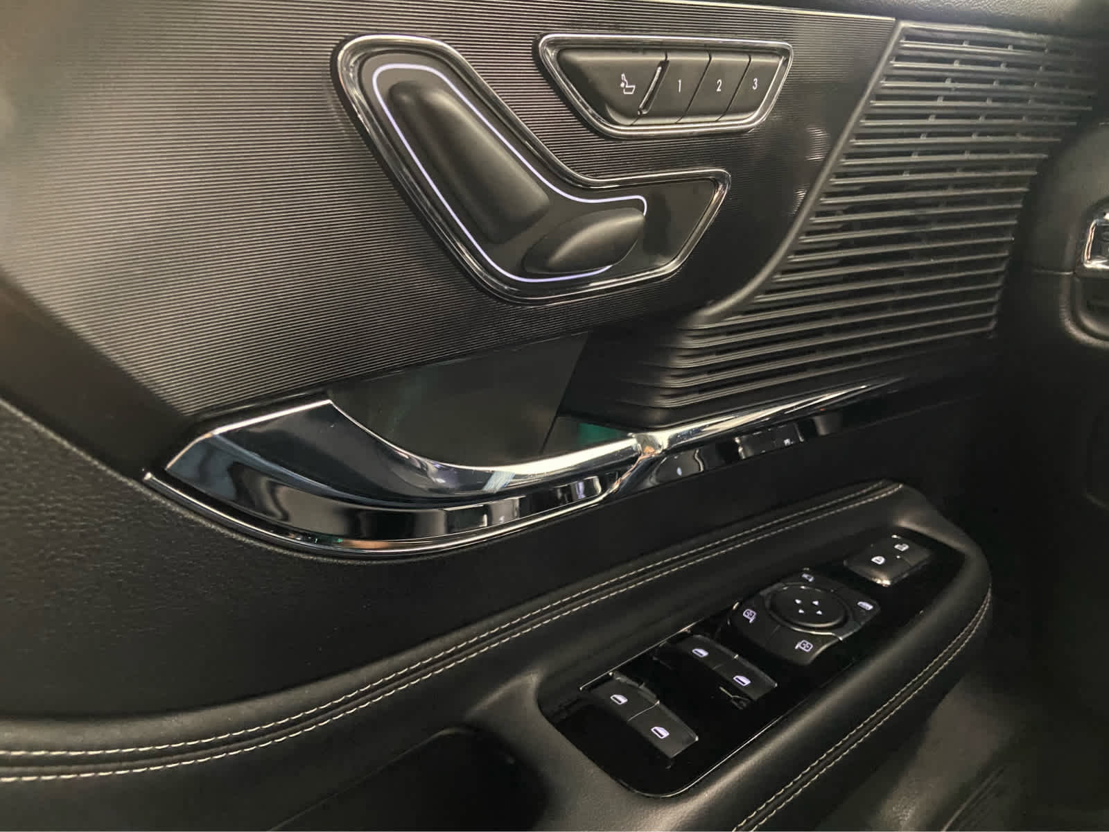 Used 2022 Lincoln Corsair AWD w/ Premium Package image 40