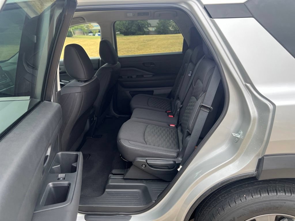 Used 2024 Nissan Pathfinder SV FWD image 7