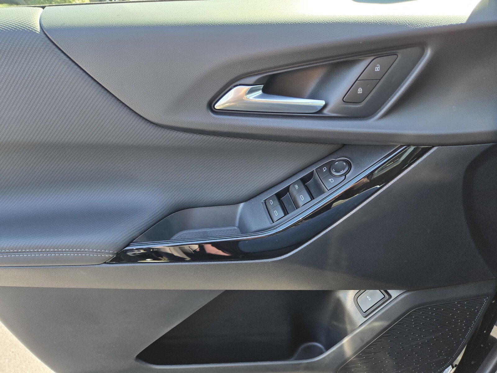 New 2026 Chevrolet Equinox LT w/ Convenience Package II image 11