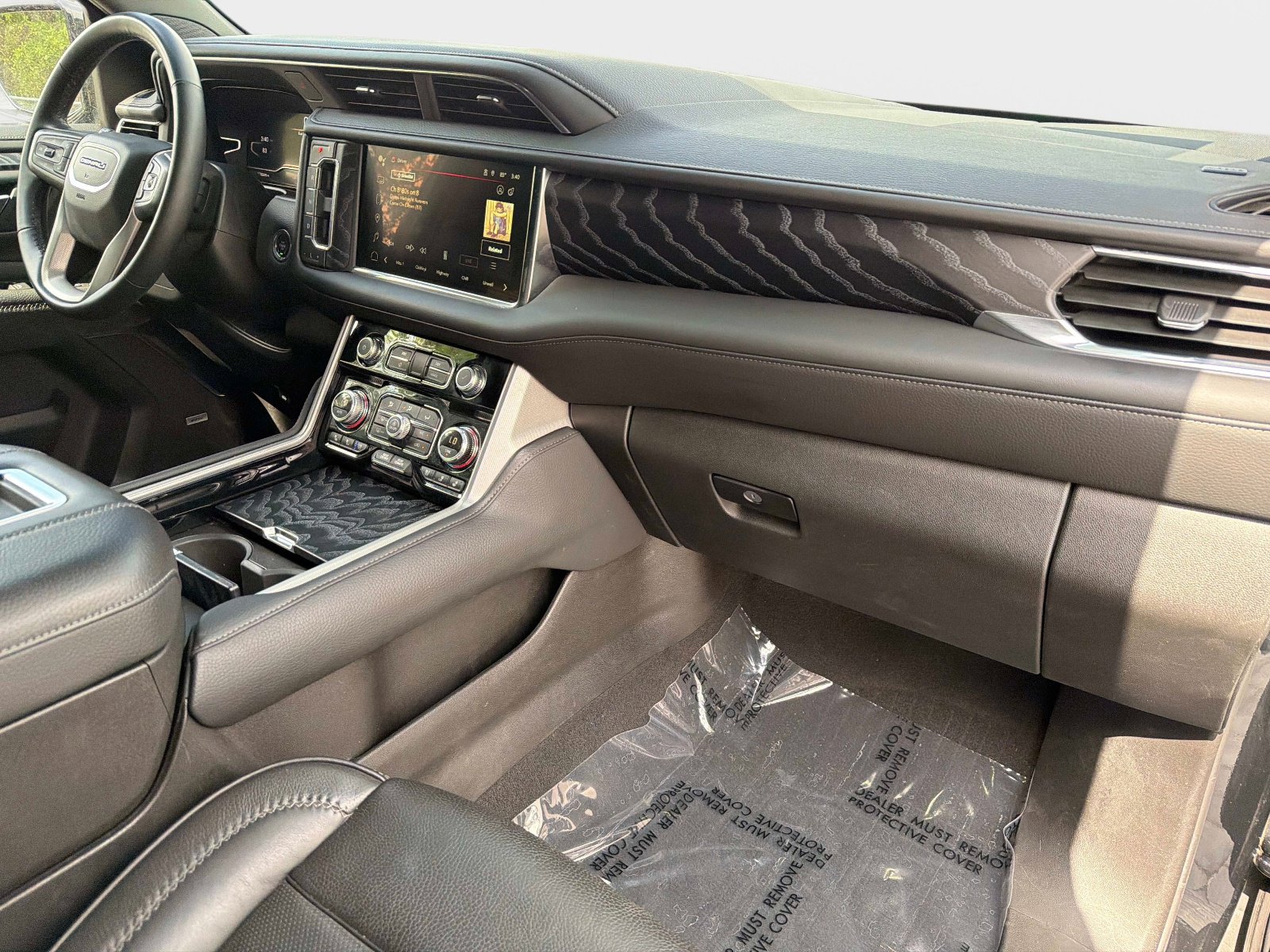 Used 2023 GMC Yukon XL Denali image 23