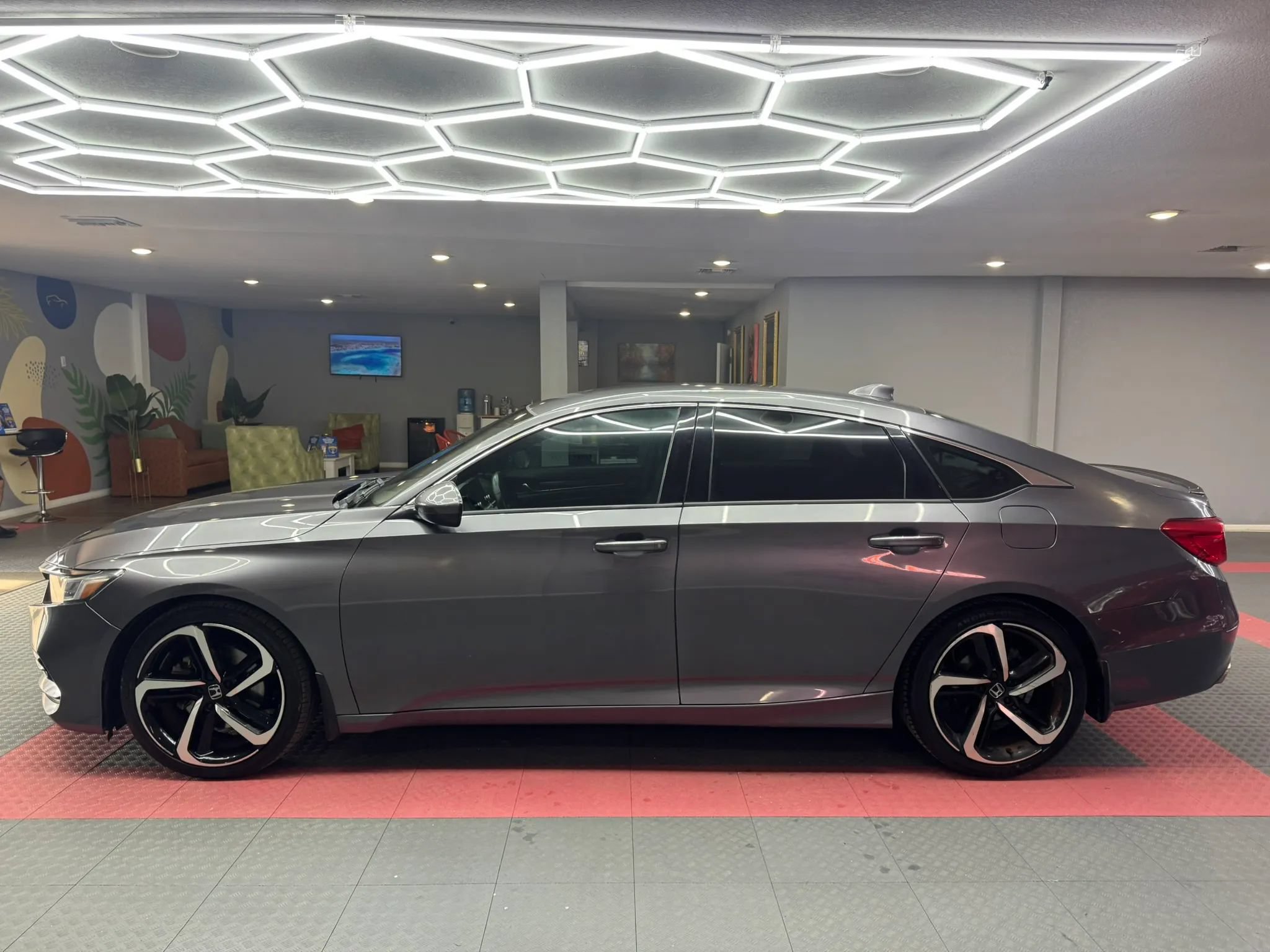 Used 2018 Honda Accord Sport image 4