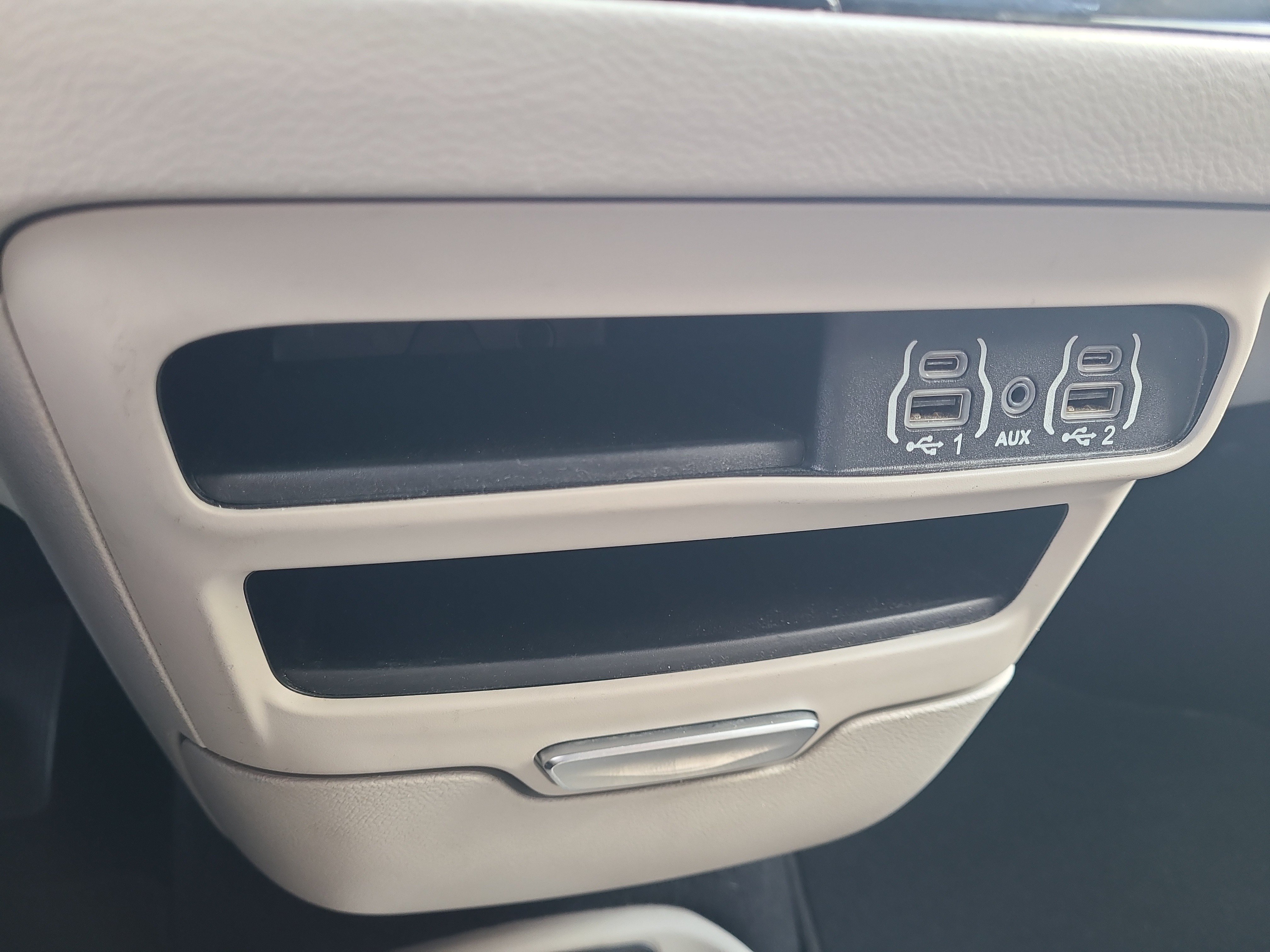 Used 2023 Chrysler Pacifica Touring-L FWD image 23