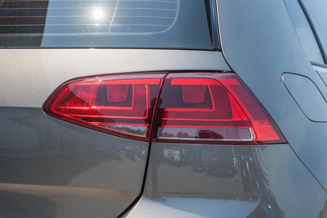 Used 2017 Volkswagen Golf R 4-Door AWD/4WD image 8