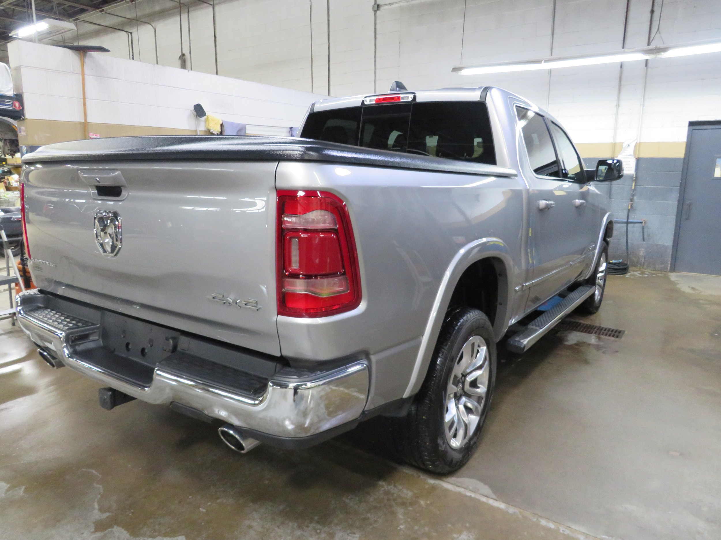 Used 2023 RAM 1500 Limited AWD/4WD image 6