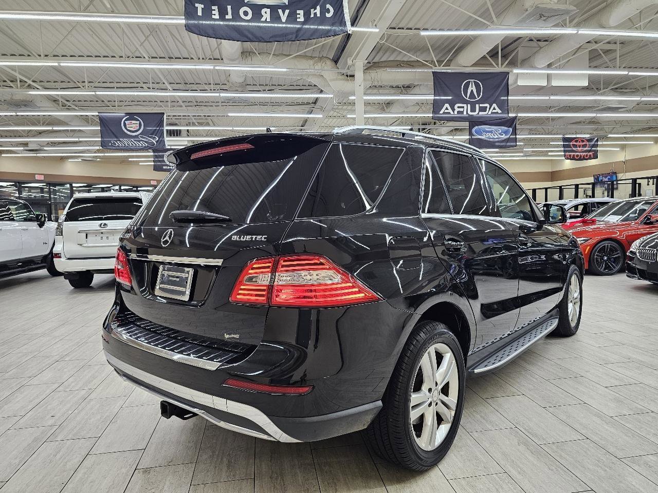 Used 2012 Mercedes-Benz ML 350 BlueTEC 4MATIC image 6