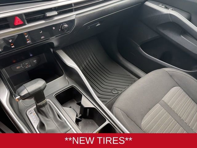 Used 2025 Kia Sorento LX image 17