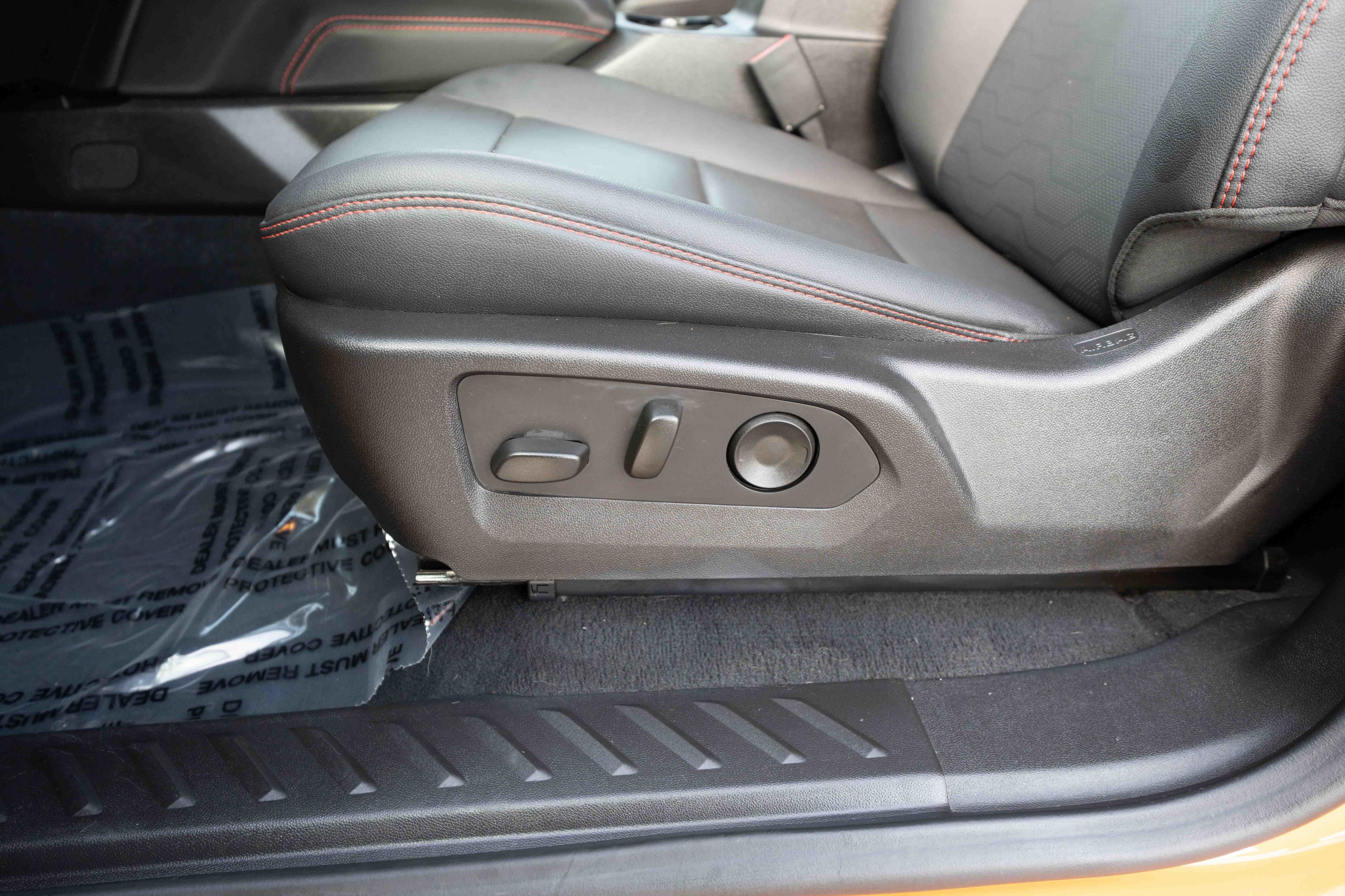 Used 2025 Chevrolet Colorado Z71 w/ Technology Package AWD/4WD image 12