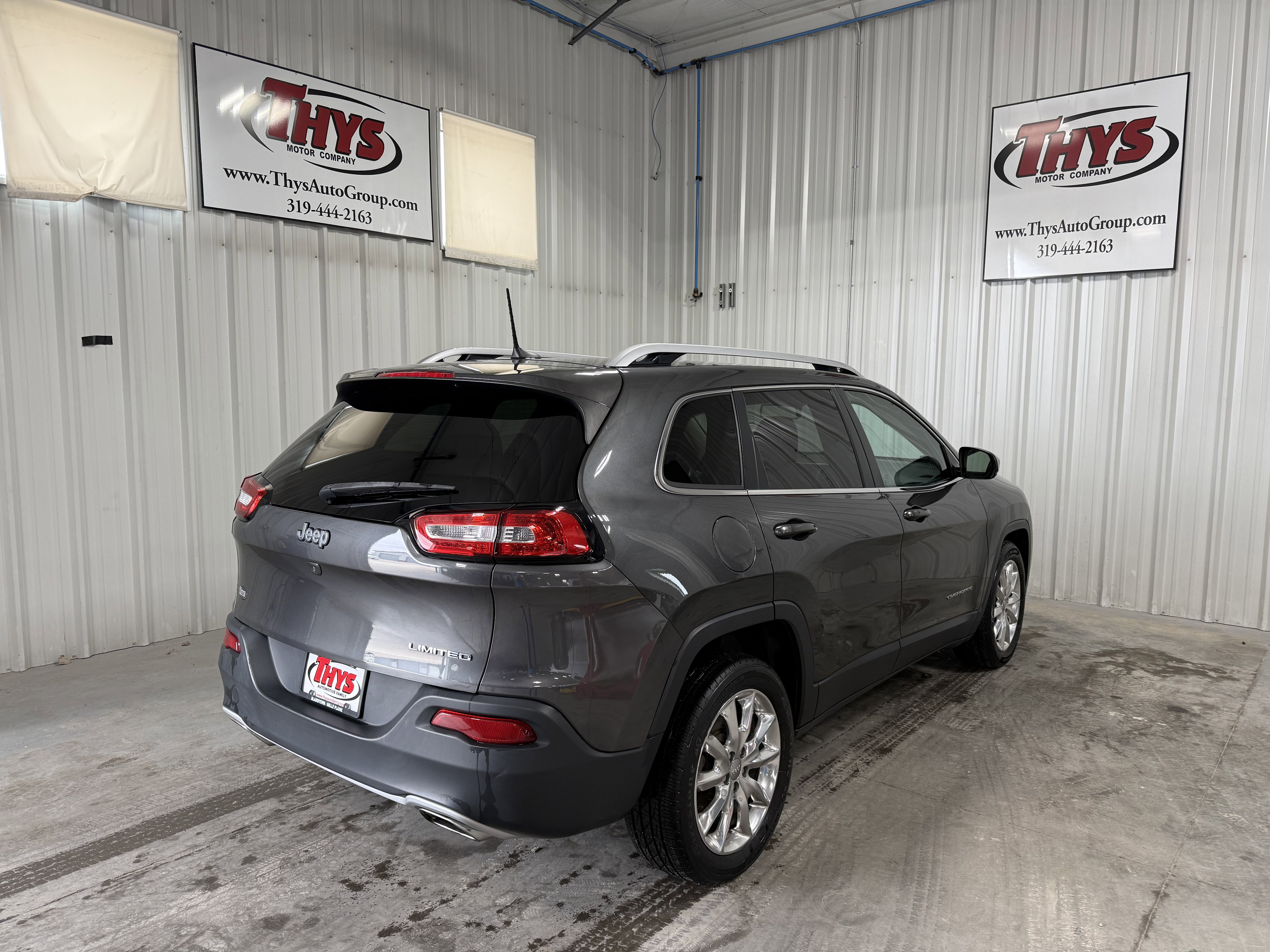 Used 2017 Jeep Cherokee Limited FWD image 3