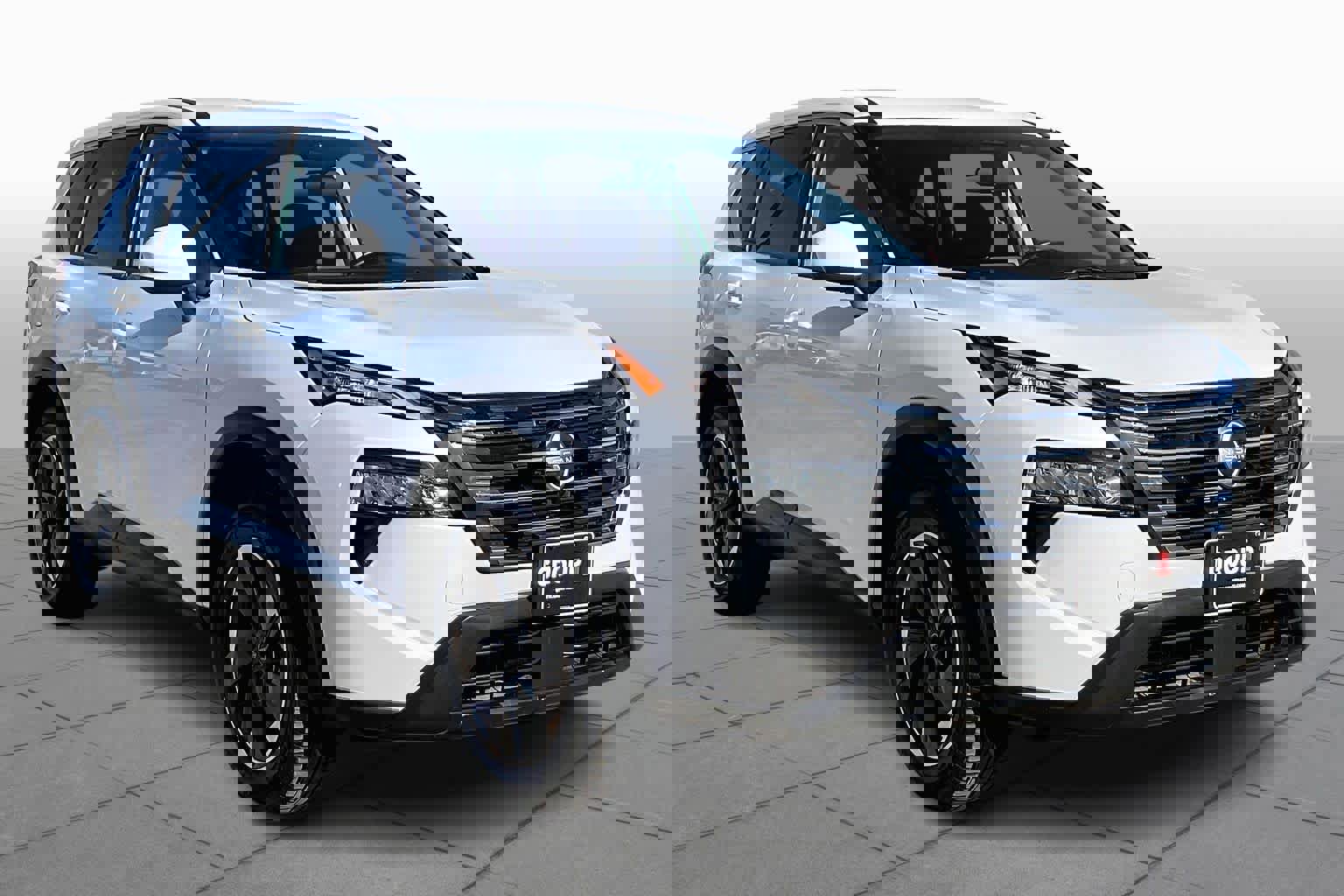 Used 2025 Nissan Rogue SV image 3