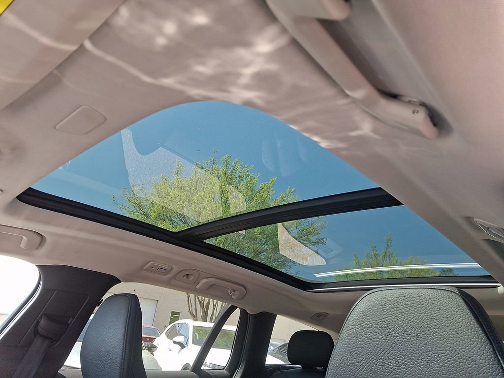 Used 2025 Volvo V60 B5 Cross Country Plus image 14