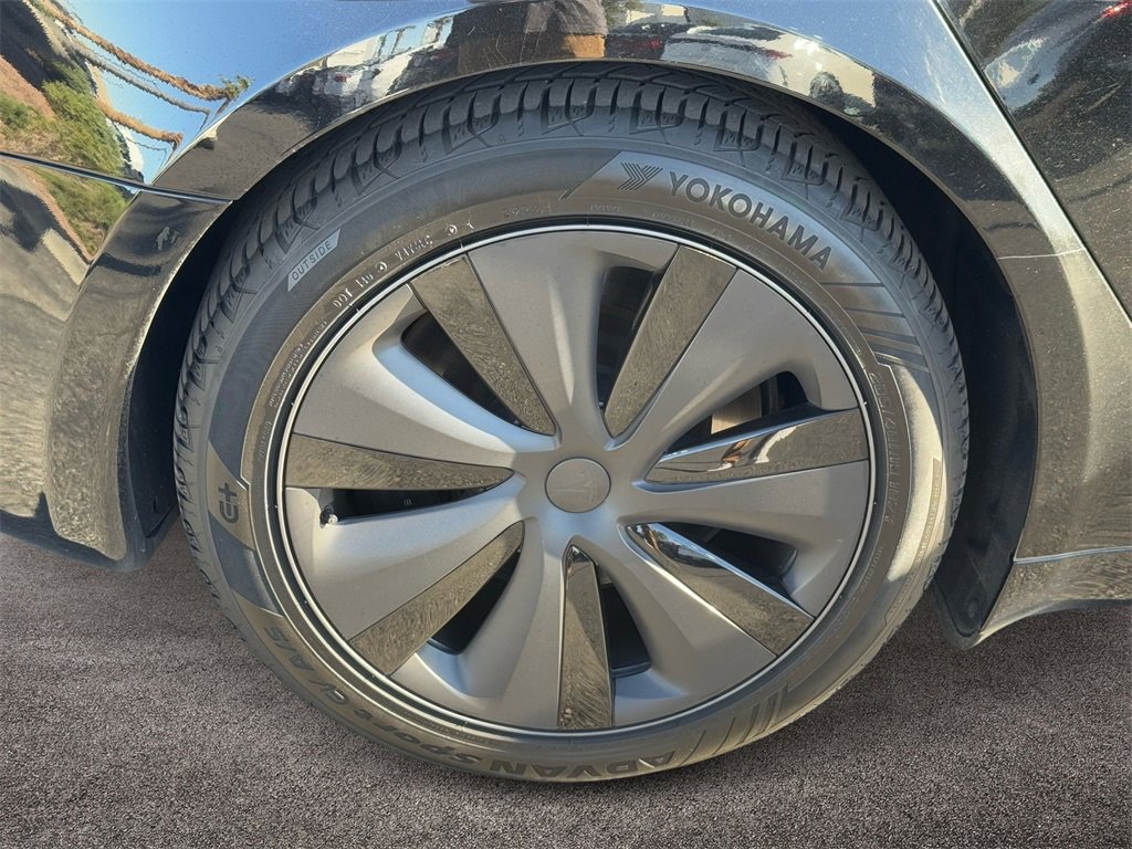 Used 2021 Tesla Model S Plaid image 8