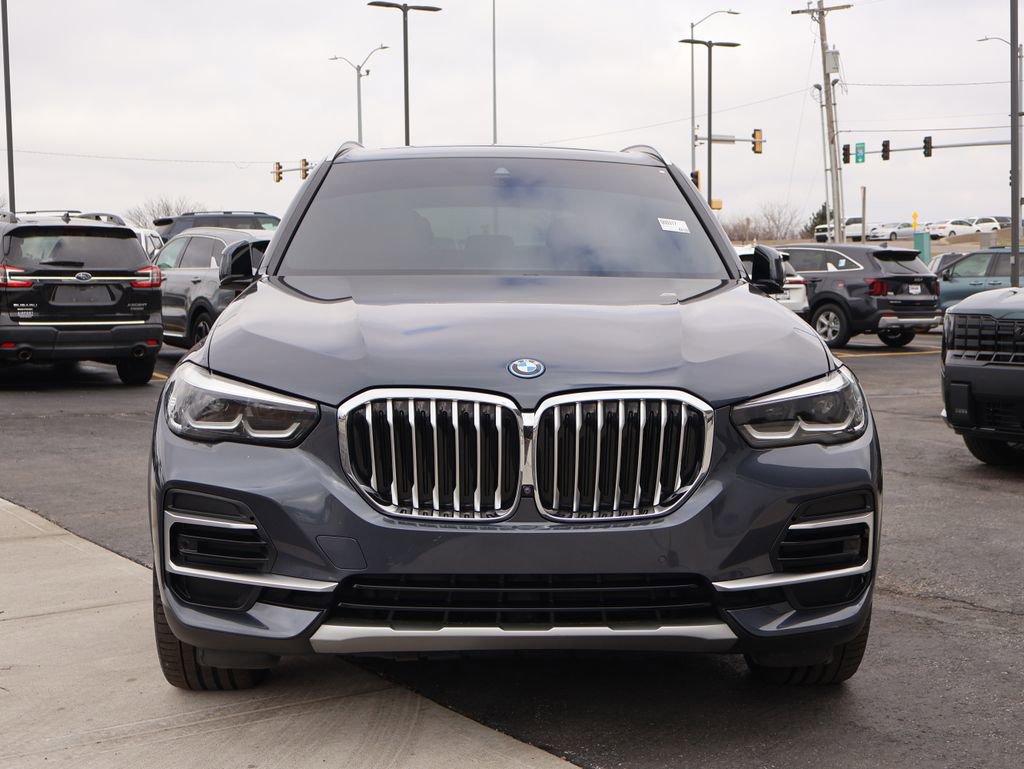 Used 2022 BMW X5 xDrive45e w/ Luxury Seating Package image 3