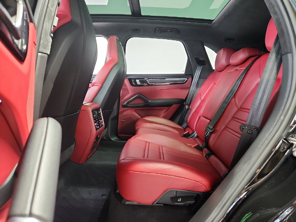 Certified 2023 Porsche Cayenne GTS AWD/4WD image 11
