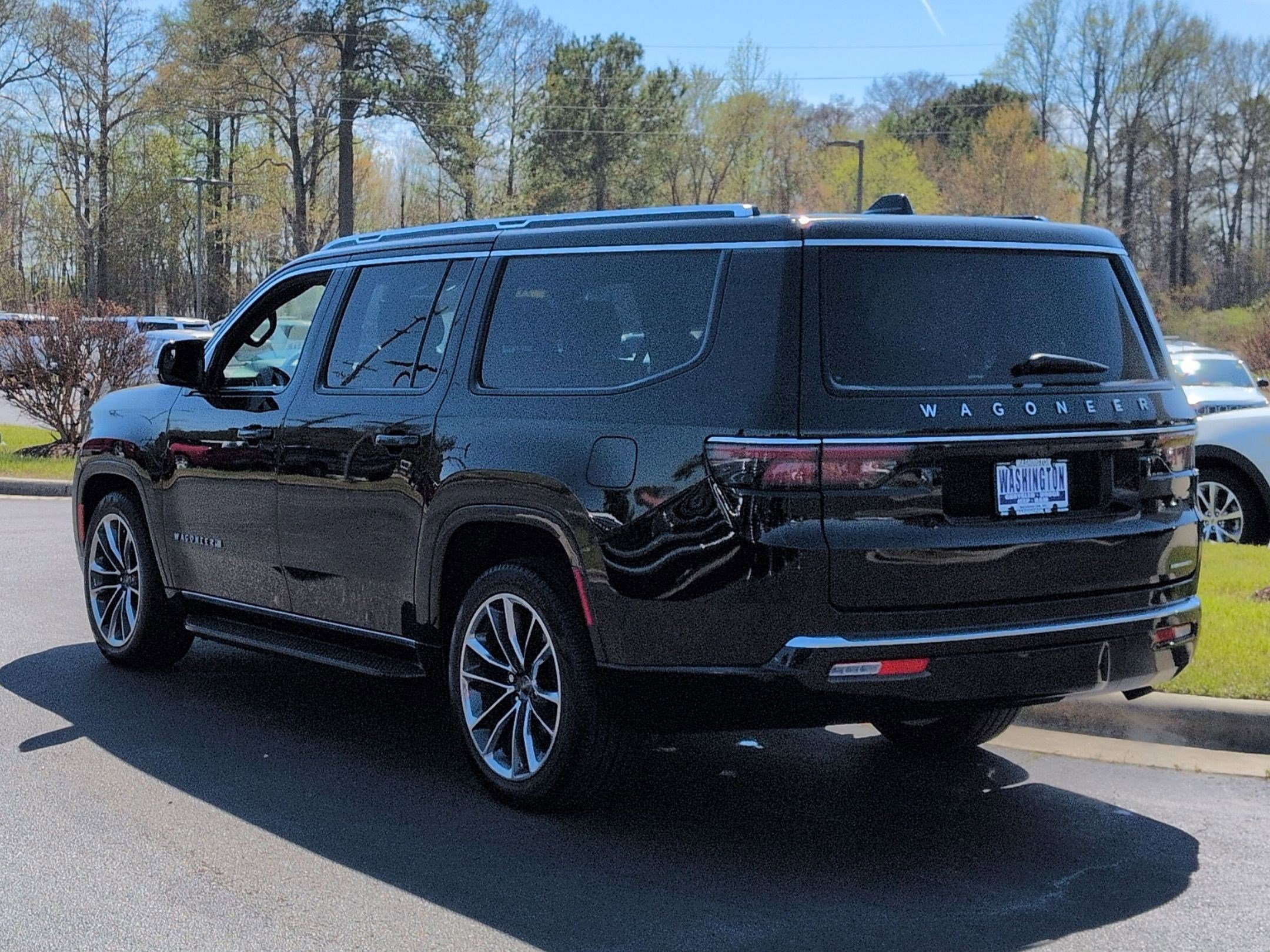 Certified 2024 Jeep Wagoneer L Series II w/ Premium Group I image 7