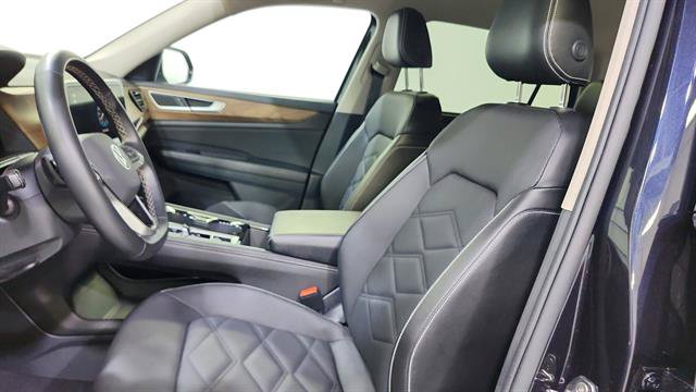 Used 2025 Volkswagen Atlas SE FWD image 11