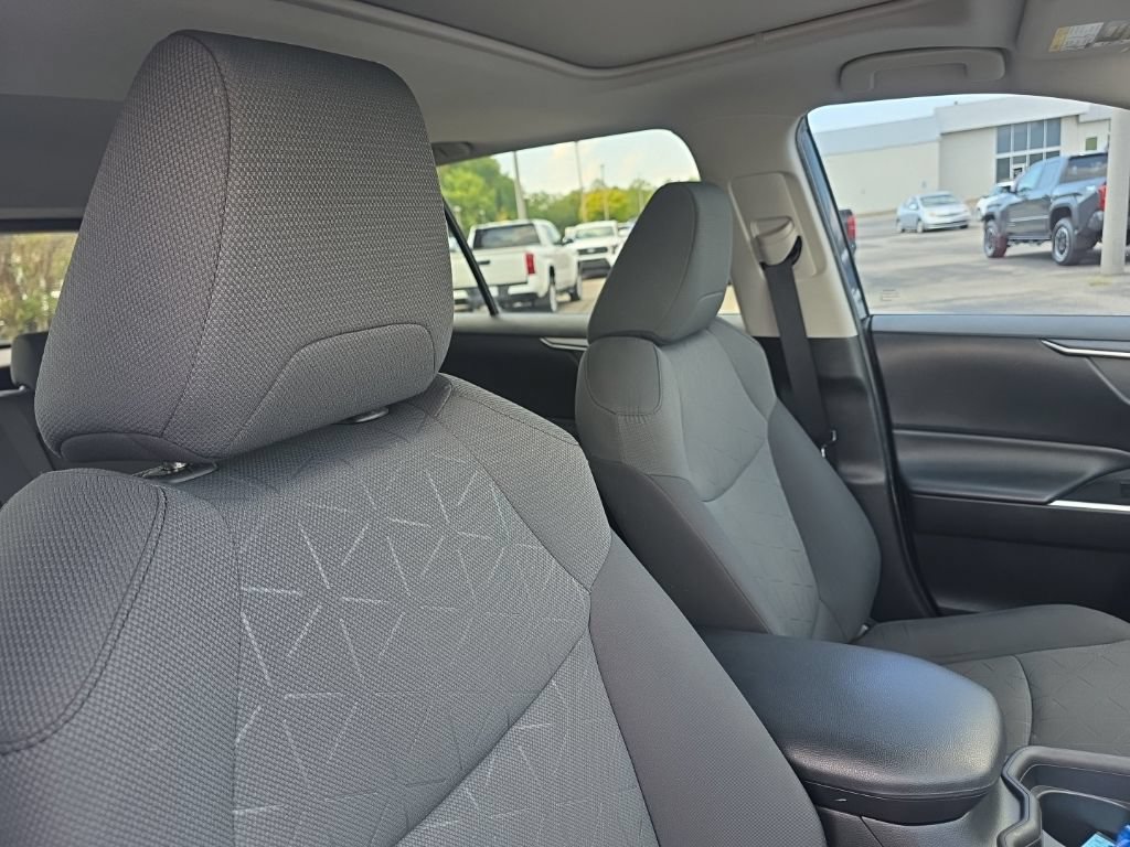 Used 2020 Toyota RAV4 XLE w/ Convenience Package AWD/4WD image 11
