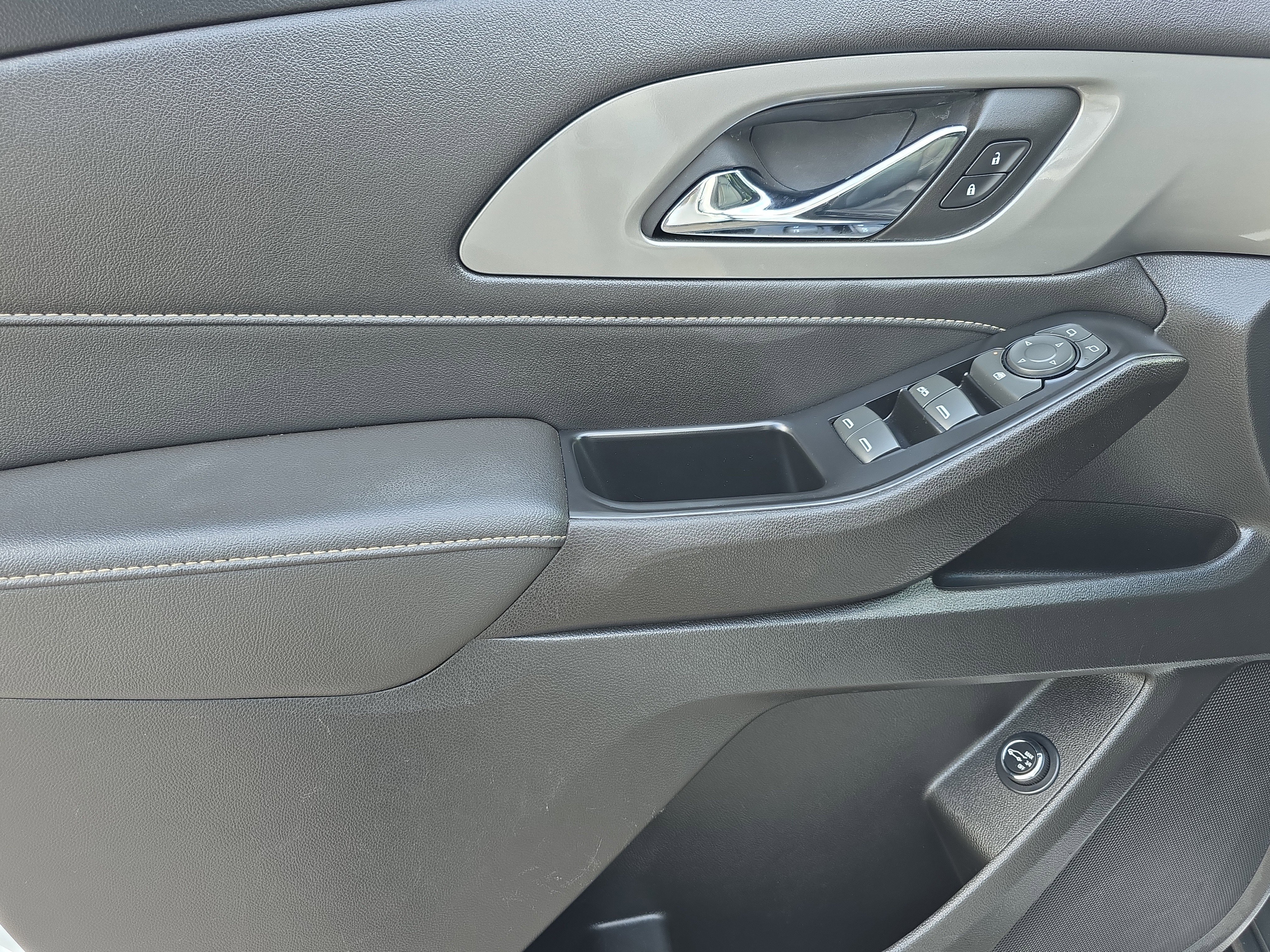 Used 2023 Chevrolet Traverse LT FWD image 20