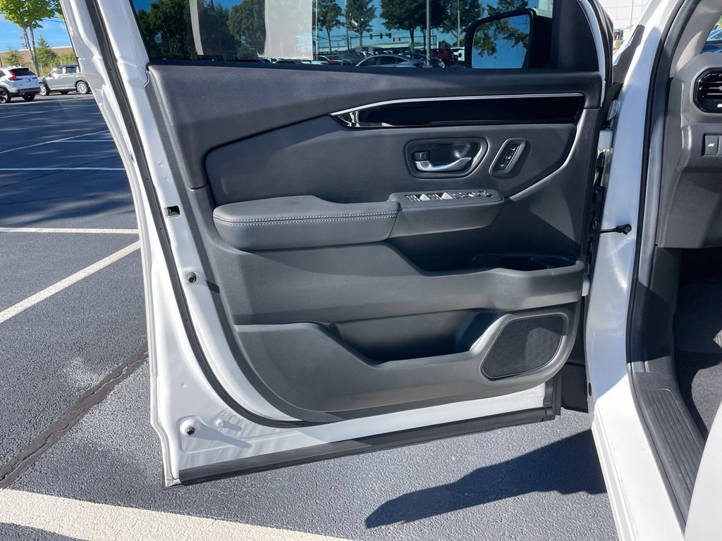 Certified 2025 Honda Pilot Touring image 23