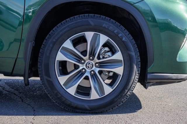 Used 2024 Toyota Highlander XLE AWD/4WD image 13