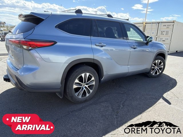 Used 2022 Toyota Highlander XLE AWD/4WD image 9